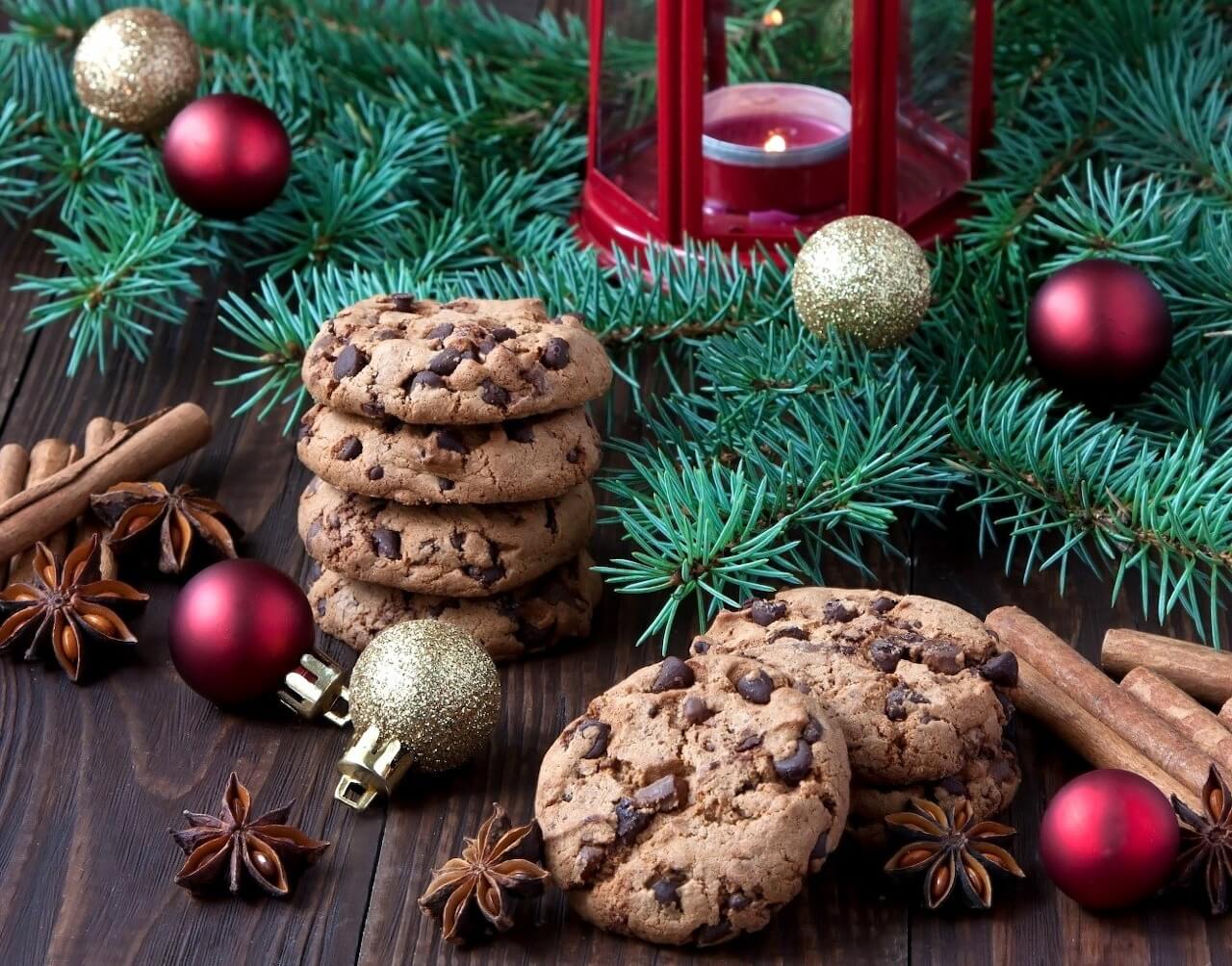 节日 圣诞饼干 肉桂香薰 枝条 球饰 食物