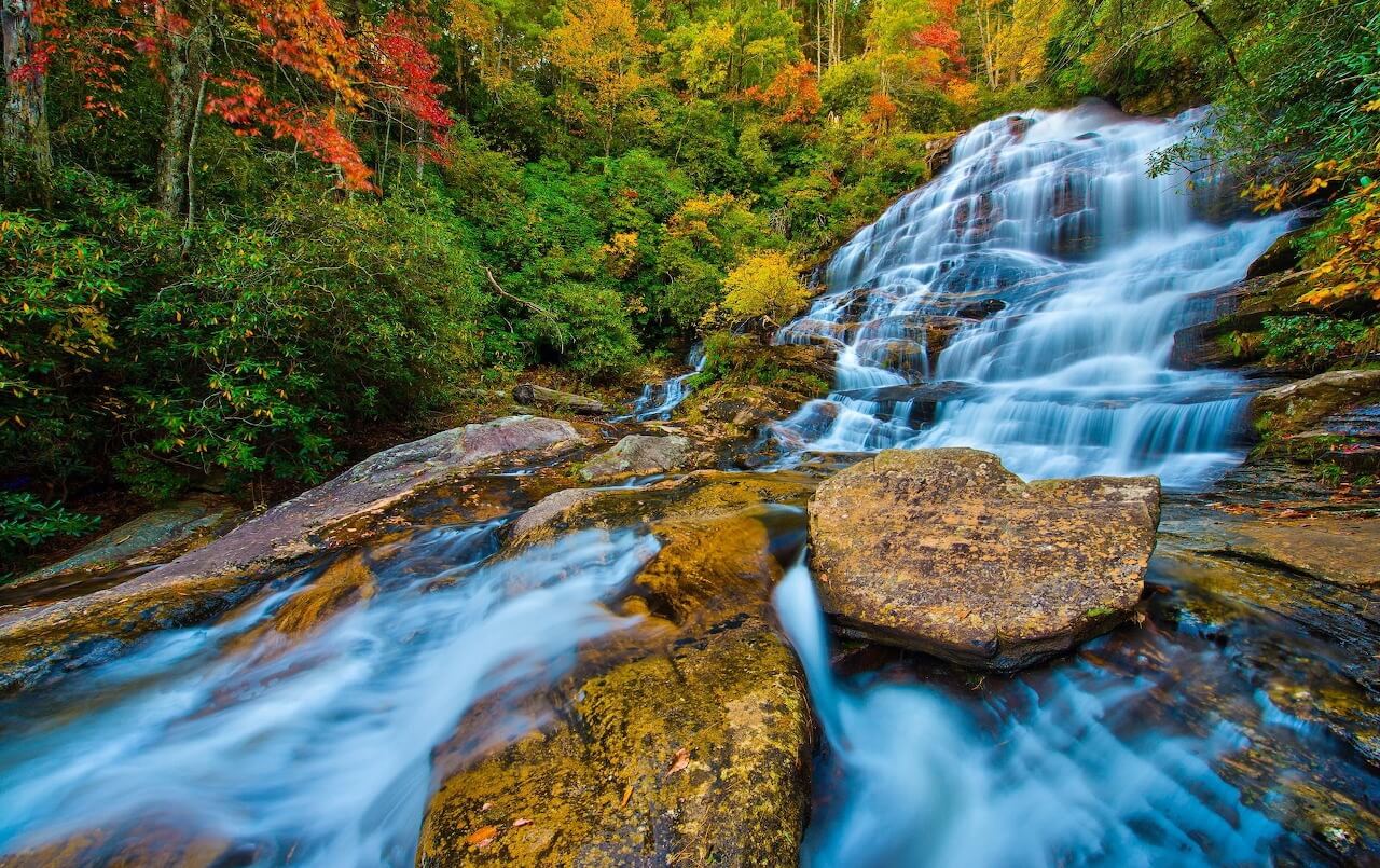 格伦福尔斯——位于北卡罗来纳州高地附近